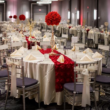 Holiday Inn Chicago Nw Crystal Lk Conv Ctr By Ihg Crystal Lake Bagian luar foto