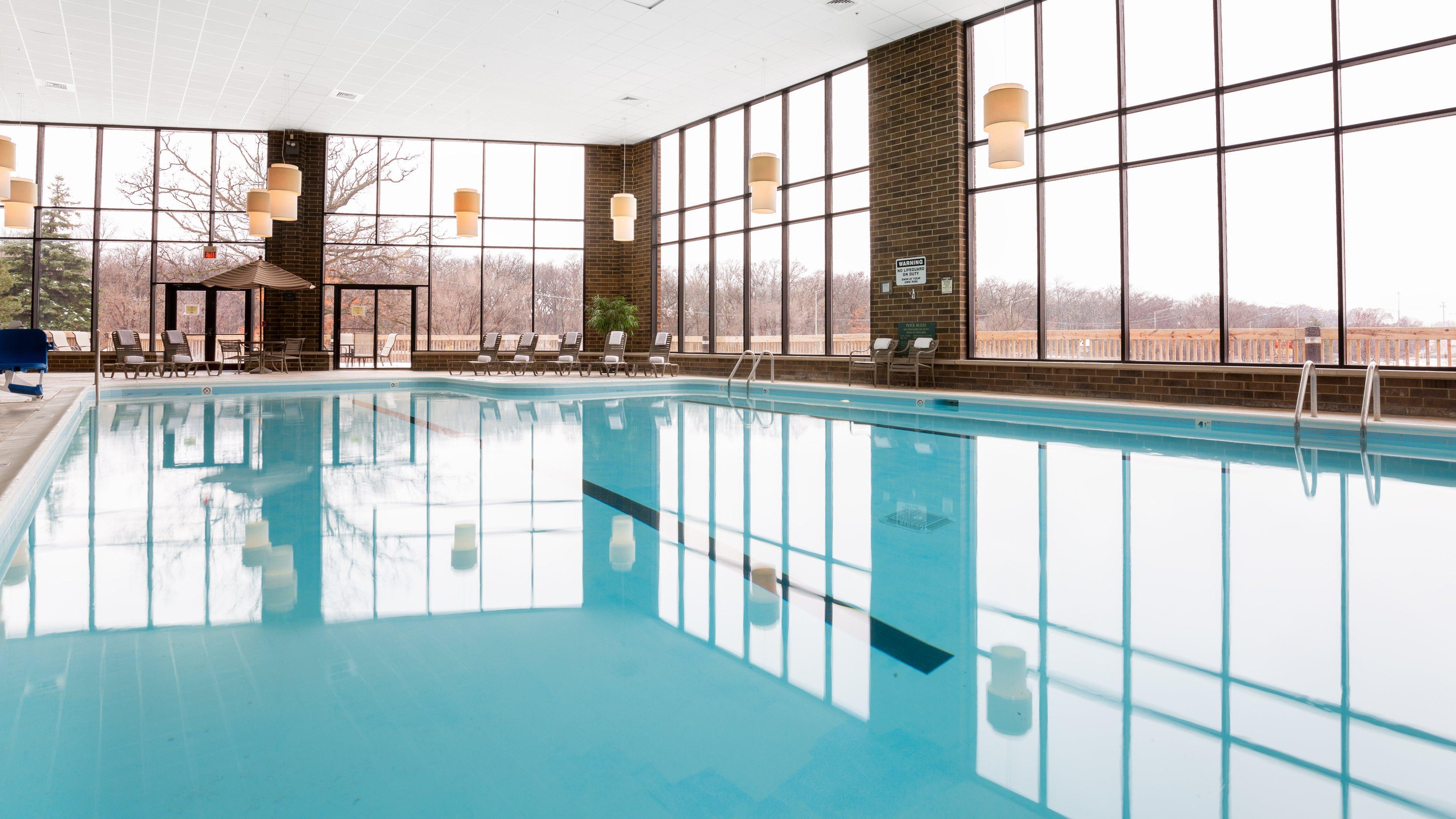 Holiday Inn Chicago Nw Crystal Lk Conv Ctr By Ihg Crystal Lake Bagian luar foto