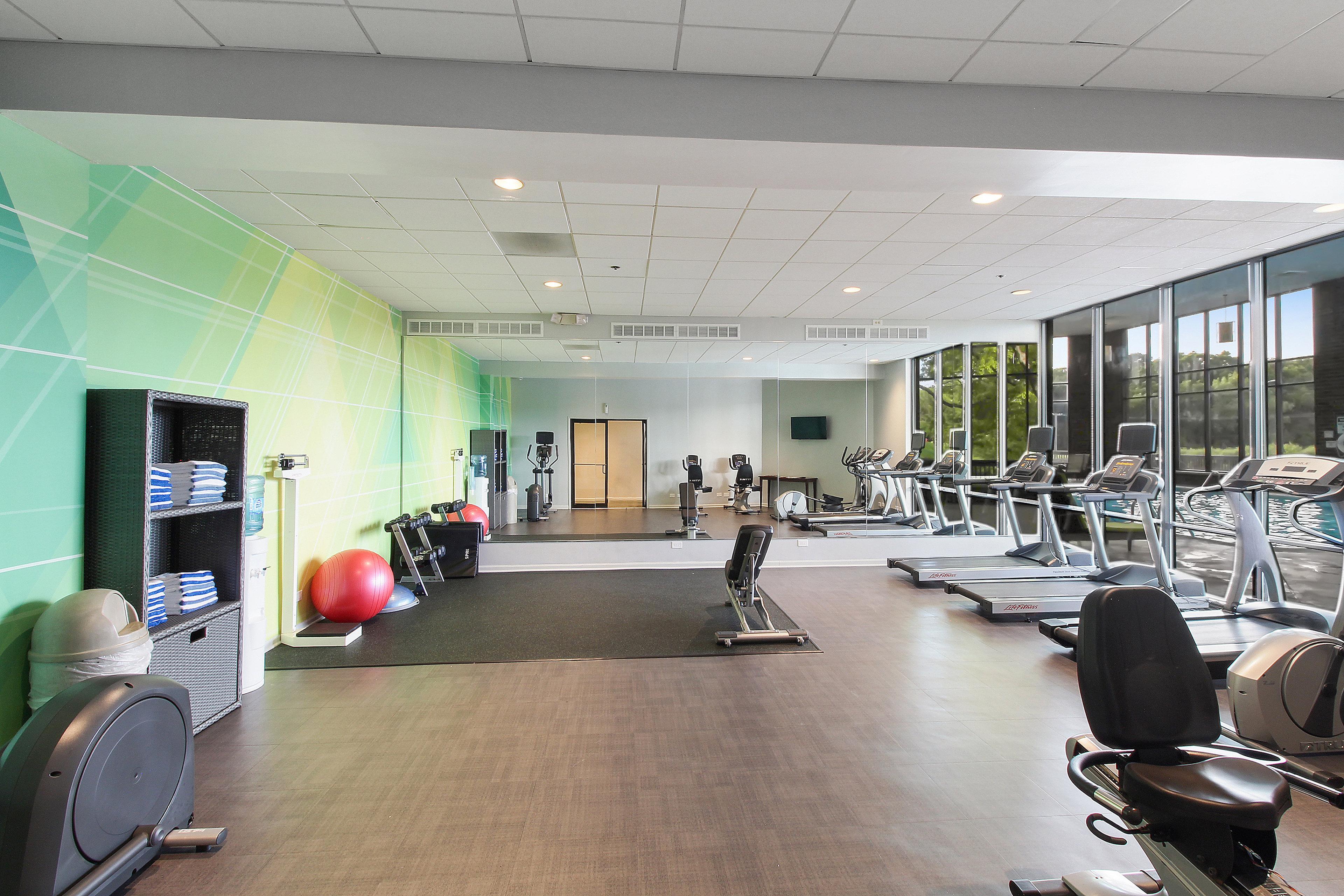 Holiday Inn Chicago Nw Crystal Lk Conv Ctr By Ihg Crystal Lake Bagian luar foto